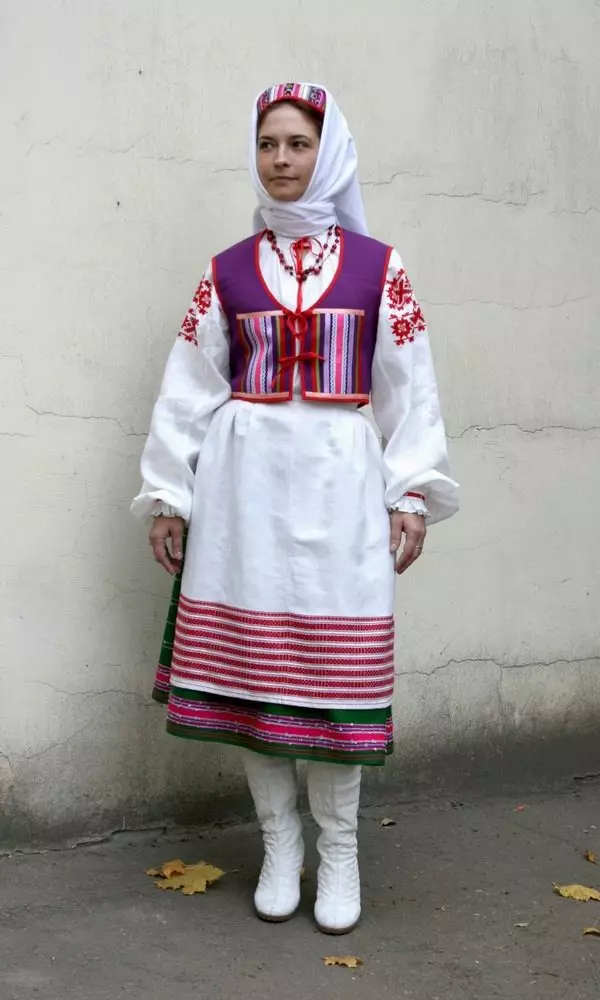 Beloruska nacionalna obleka (67 fotografij): Elementi ženske ljudske kostume Belorusije, otroških, zimskih narodnih kostumov 1392_17