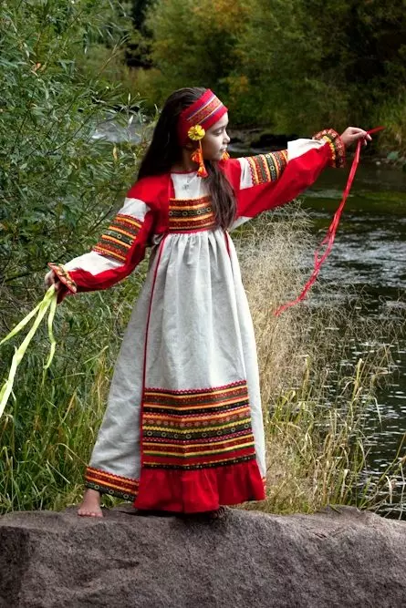 کت و شلوار ملی بلاروس (67 عکس): عناصر لباس عامیانه زنان بلاروس، کودکان، لباس های زمستانی زمستانی 1392_27