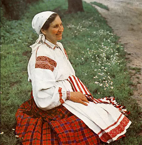De Belariusian National Kostüm (67 Fotoen): Elementer vun de Folk Kostüm vu Wäissrussbe, Kanner, Wanter national Kostümer 1392_43