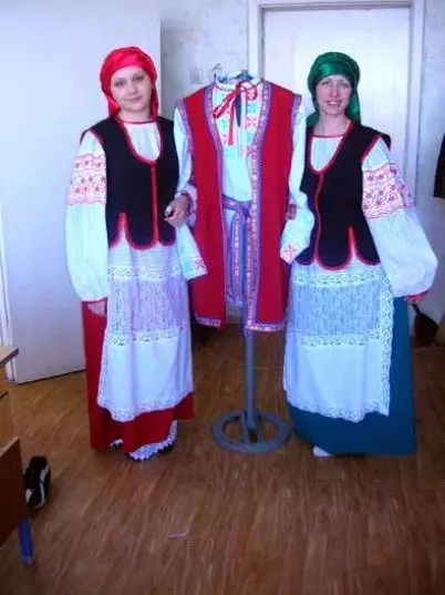 Белоруски национален костим (67 фотографии): Елементи на женска народна костим на Белорусија, детски, зимски национални носии 1392_44