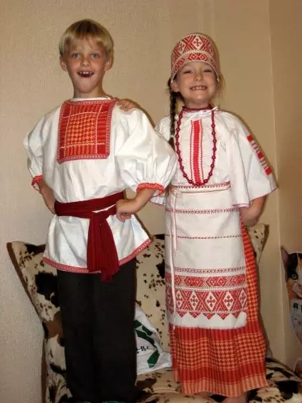 Kostum Kombëtar Bjellorusi (67 foto): Elementet e kostum popullor të grave të Bjellorusisë, kostumet kombëtare të fëmijëve, dimrit 1392_45