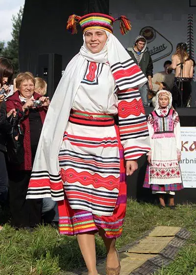 Kostum Kombëtar Bjellorusi (67 foto): Elementet e kostum popullor të grave të Bjellorusisë, kostumet kombëtare të fëmijëve, dimrit 1392_46