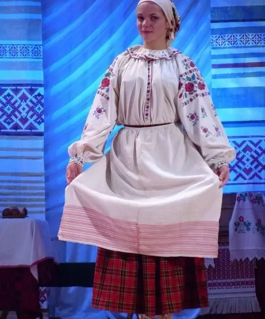 Белоруски национален костим (67 фотографии): Елементи на женска народна костим на Белорусија, детски, зимски национални носии 1392_47