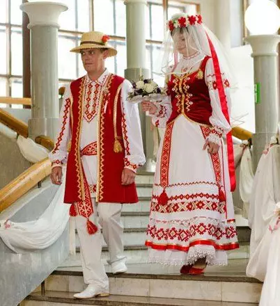 Costumul național din Belarus (67 fotografii): Elemente ale costumului folcloric al femeilor din Belarus, Costume naționale pentru copii, iarnă 1392_50