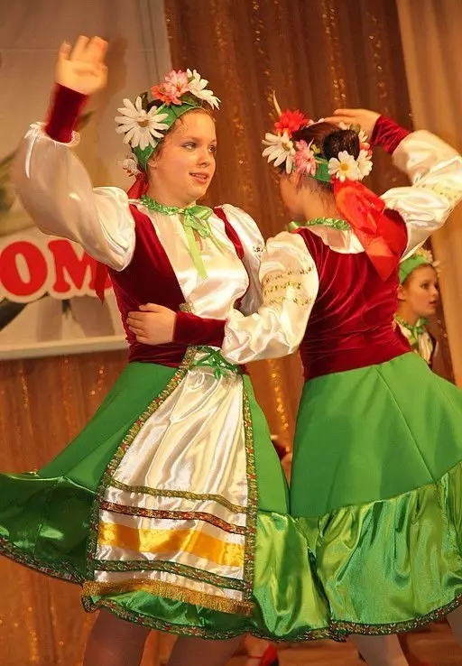 Kostum Kombëtar Bjellorusi (67 foto): Elementet e kostum popullor të grave të Bjellorusisë, kostumet kombëtare të fëmijëve, dimrit 1392_53