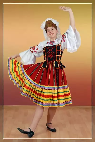 Belarus Suit Nasional (67 Foto): Unsur-unsur kostum rakyat wanita Belarus, bocah-bocah nasional 1392_54