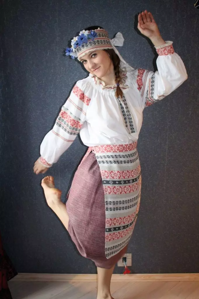 Беларусь улуттук костюму (67 сүрөт): Беларуссиянын Элементтери Беларуссиянын Элементтери, Балдардын, кышкы улуттук костюмдар 1392_7