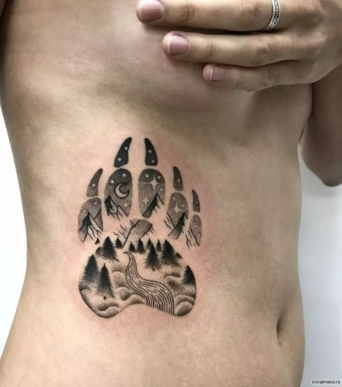 Тату «Лапа вовка»: ескізи вовчого сліду. Значення татуювання для чоловіків. Нанесення на кисть руки і інші частини тіла 13930_21