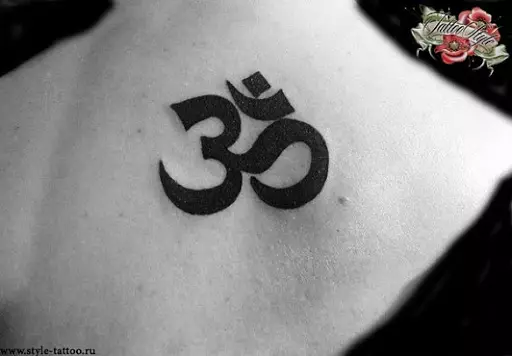 OM Tattoo: Tattoo-arvo Mantra-symbolin muodossa, tatuointi kaulassa ja takana, olkapäässä ja muut kehon osat, luonnokset 13932_15