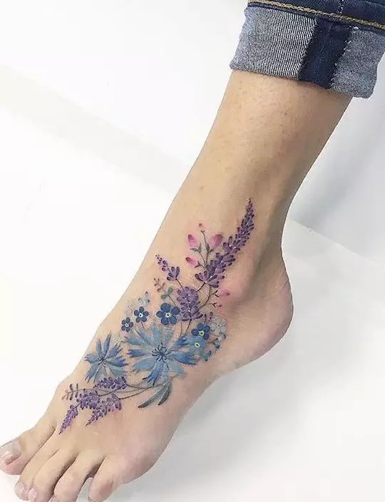 Tatuaggio con lavanda: il valore dei tatuaggi per le ragazze e per gli uomini, schizzi. Tatuaggio a portata di mano e sulla clavicola, sulla gamba e sul polso, sulle costole e su altre parti del corpo 13943_25