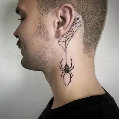 Tatuaje en el cuello (67 fotos): bocetos, inscripciones en el cuello de la espalda y pequeño tatuaje en la garganta en frente, estrellas y hermosas flores en el lateral, otros tatuajes geniales 13945_38