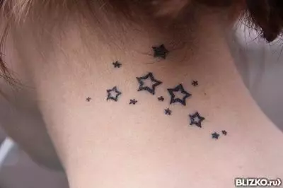 Tetovaža na vratu (67 fotografija): skice, natpisi na vratu leđa i mala tetovaža na grlu ispred, zvijezde i prekrasno cvijeće sa strane, druge cool tetovaže 13945_47