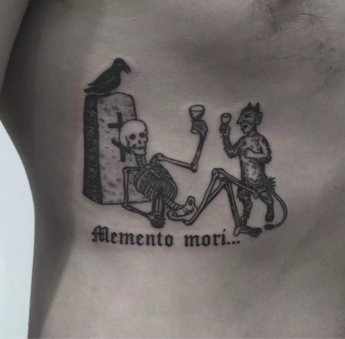 TATTOO MEMENTO MORI: Mae'r gwerth tatŵ yn 