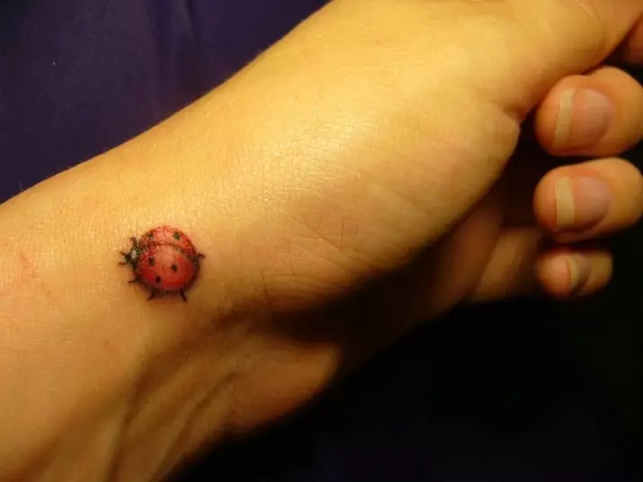 Tattoo Charms meitenēm: tarifu tetnismanu nozīme sievietēm no ļaunajām acīm un bojājumiem, tetovējums uz rokas uz rokas un uz citām ķermeņa daļām 13951_17