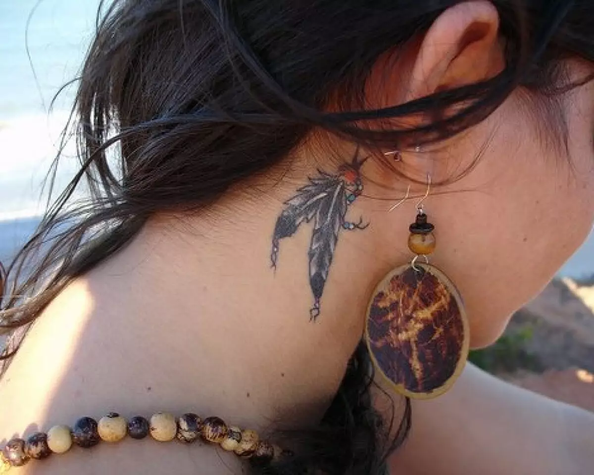 Charmes de tatouage pour les filles: la signification des tattamis tarifs pour les femmes de l'œil pervers et des dégâts, tatouage sur le poignet de la main et sur d'autres parties du corps 13951_50