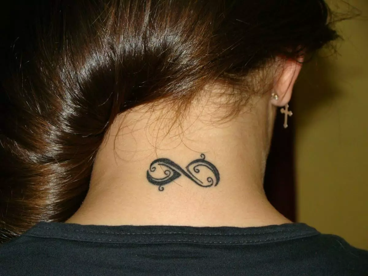 Tattoo Charms meitenēm: tarifu tetnismanu nozīme sievietēm no ļaunajām acīm un bojājumiem, tetovējums uz rokas uz rokas un uz citām ķermeņa daļām 13951_51