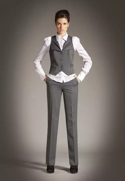महिला ट्रिपल कॉस्टयूम (87 फोटो): एक लड़की, स्कर्ट, ट्वीड, दोगुनी के लिए एक ट्रिपल सूट क्या है 1395_9