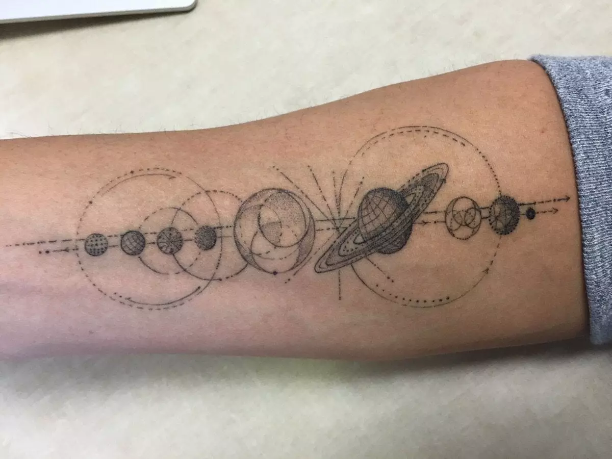 纹身“游行行星”：手上，背部和身体其他部位的纹身的价值和草图。纹身与行星位于一排 13961_4