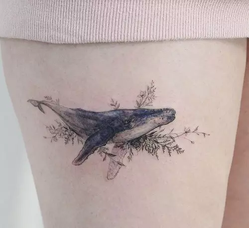 Tattoo ine whales: Iko kukosha kwe tattoo uye sketches, tattoo yevasikana uye kune varume. Tattoo paruoko uye mbabvu, yebhuruu uye chena whales. Zvishoma uye hombe tattoos 13963_2