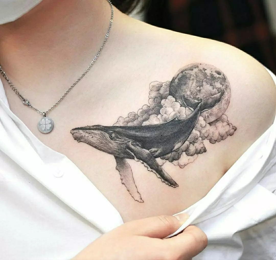 Tatuering med valar: värdet av tatueringar och skisser, tatuering för flickor och män. Tatuering på handen och på revben, blått och vitt valar. Little och stora tatueringar 13963_4