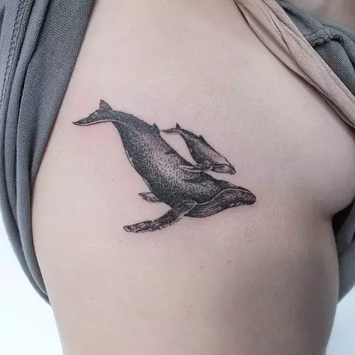 Tattoo s veľrýbmi: hodnota tetovanie a náčrtky, tetovanie pre dievčatá a pre mužov. Tetovanie na ruke a na rebrá, modré a biele veľryby. Malé a veľké tetovanie 13963_8