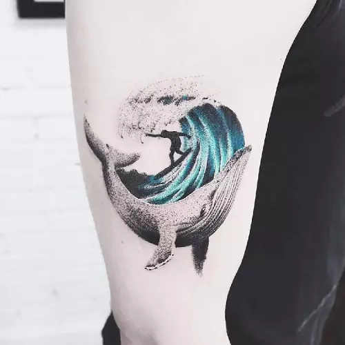 Tattoo mei walfisken: de wearde fan tatoeaazjes en sketsen, tatoet foar famkes en foar manlju. TATTOO oan 'e hân en op ribben, blauwe en wite walfisken. Lytse en grutte tatoeaazjes 13963_9