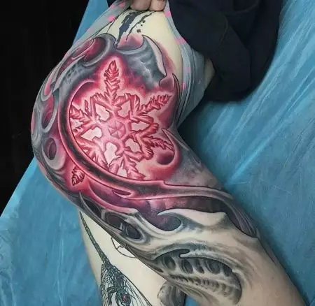 Tatuajea hip: zirriborroak, tatuaje txikiak eta handiak. Istripuak, koloretakoak eta beltzak izterretik eta aurrealdean 13964_33