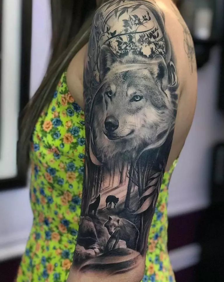 紋身“狼”為一個女孩：手上和腿上的紋身的意思和素描。在手腕，臀部和肩膀的美麗的女性紋身花刺。狼軌道和其他紋身 13965_25