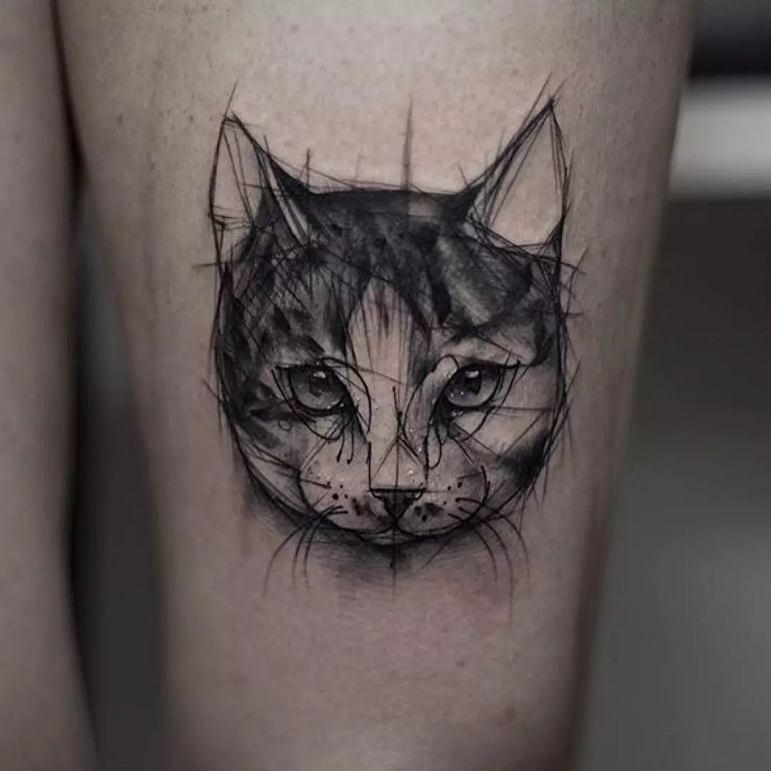 タトゥー「猫」（64写真）：スケッチと意味、手の上の黒猫、体の他の部分、帽子の猫、男性と女性のためのタトゥーの猫 13966_12