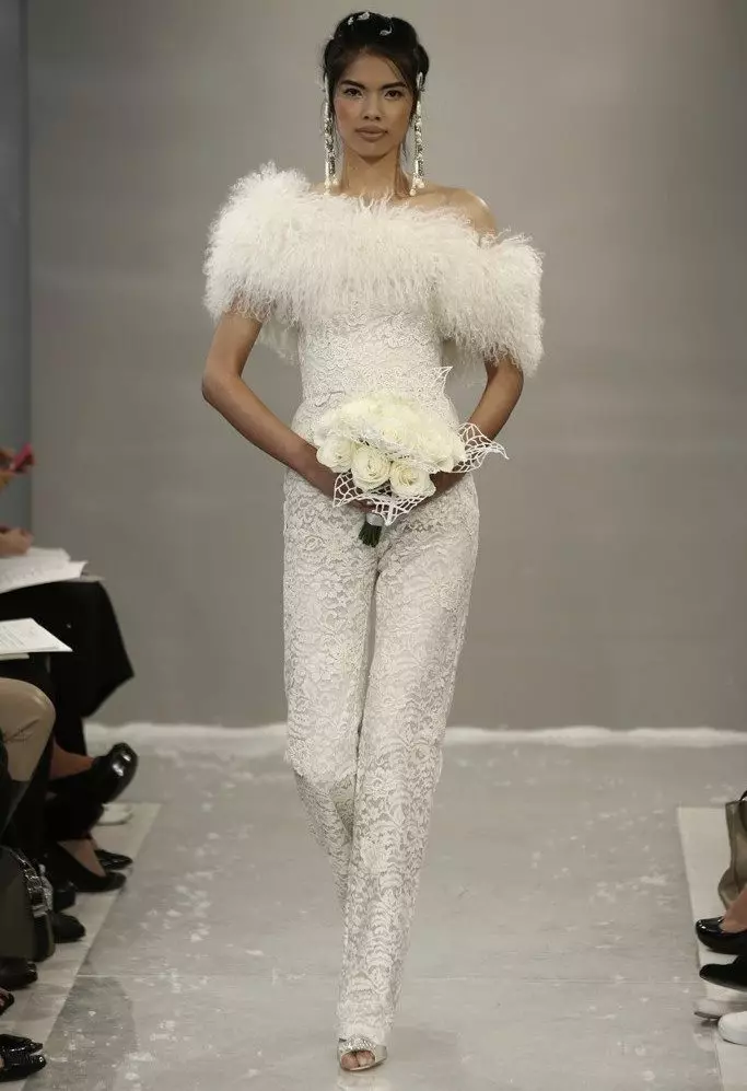 Kasal costume (99 mga larawan): Para sa mga bride, eleganteng puti, modelo ng fashion 2021 1396_3