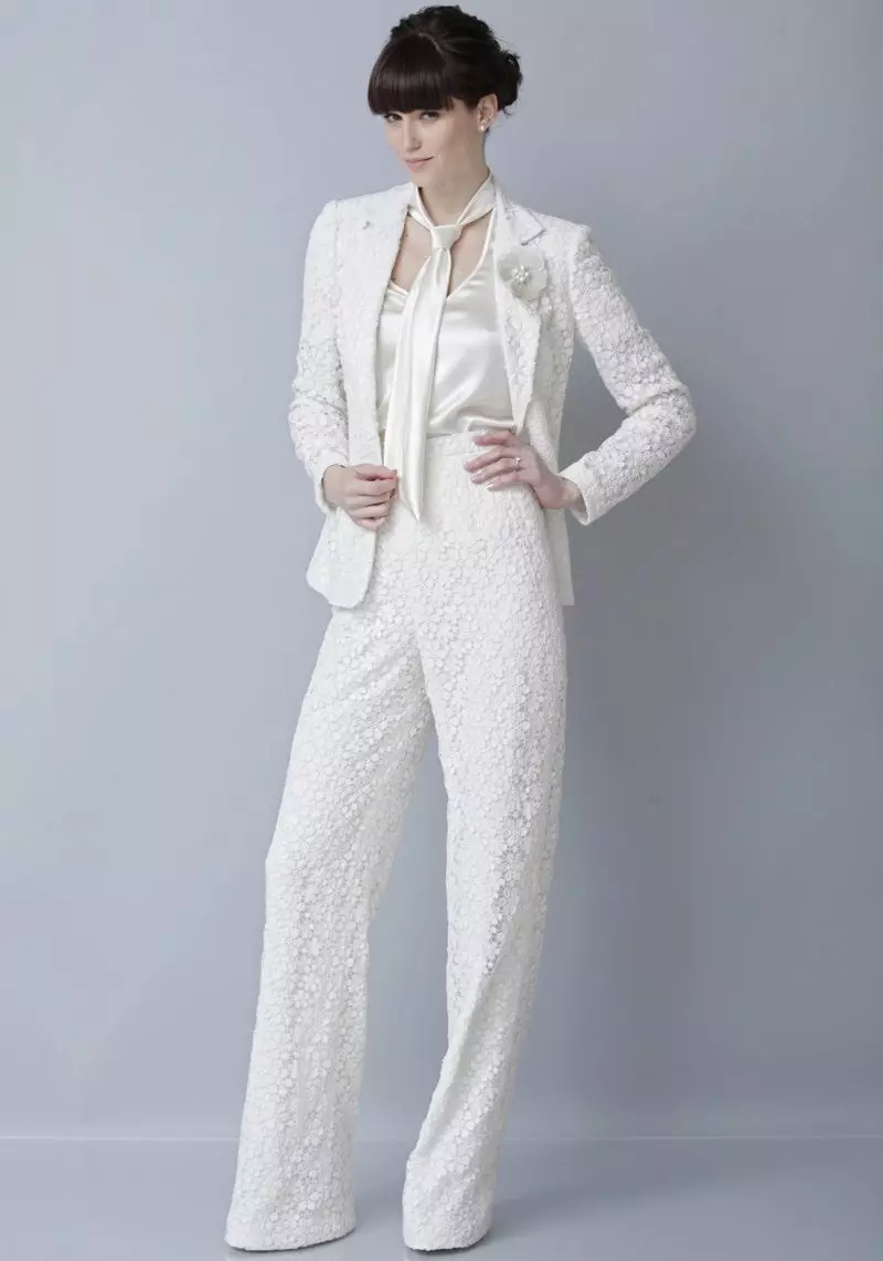 Kasal costume (99 mga larawan): Para sa mga bride, eleganteng puti, modelo ng fashion 2021 1396_4