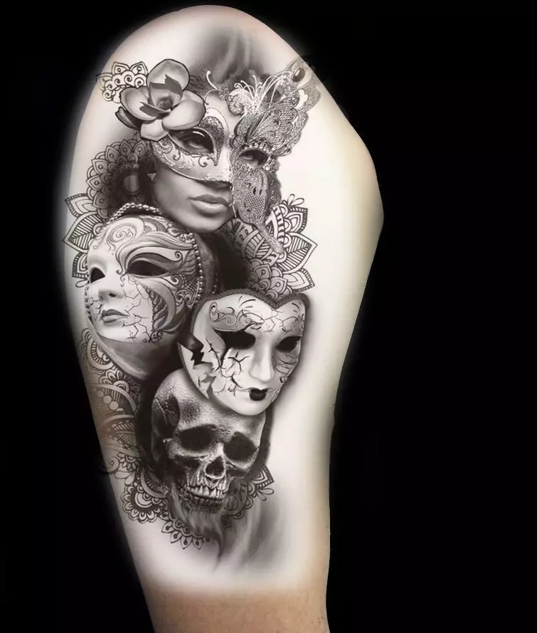 Тату «Театральні маски»: значення і ескізи татуювань для чоловіків і жінок, красиві приклади тату з масками, що символізують комедію і трагедію 13970_29