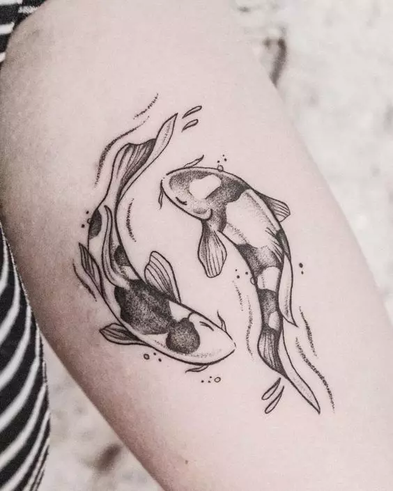 タトゥー「CARP」：男性と女の子のための入れ墨の価値、スケッチ、手の上、そして肩の上、前腕の上、黄金の中国の鯉やその他の選択肢の例 13971_37