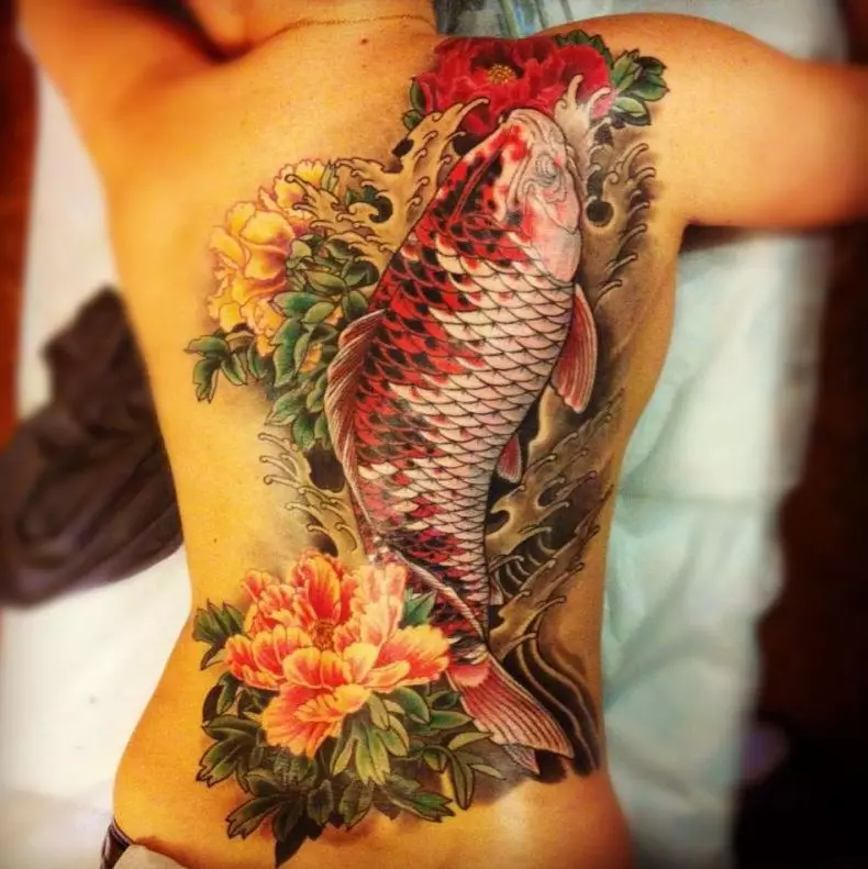 タトゥー「CARP」：男性と女の子のための入れ墨の価値、スケッチ、手の上、そして肩の上、前腕の上、黄金の中国の鯉やその他の選択肢の例 13971_8