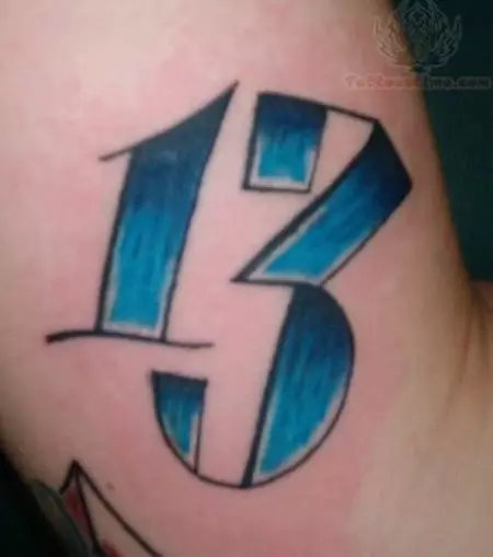 Tattoo s číslic 13: Hodnota a náčrtky. Co znamená číslo na krku a na straně, v jiných částech těla pro muže a dívky? 13972_13