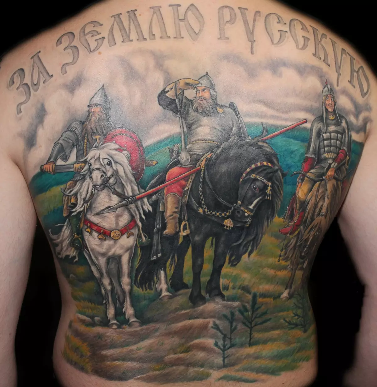Tato dengan kuda: sketsa dan nilai tato, kuda tato untuk anak perempuan dan untuk pria, tato di tangan dan di belakang, tengkorak kuda dan kuda berapi-api, pilihan lain 13974_40