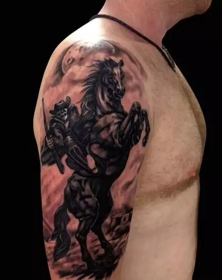 Tatovering med hester: skisser og verdi av tatoveringer, tatovering hester for jenter og for menn, tatovering på hånden og på baksiden, hodeskalle av hester og brennende hest, andre alternativer 13974_44