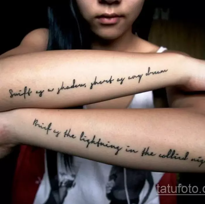 Tattoo on forearm (93 ფოტო): tattoos of tattoos მხრივ ფუნჯი to იდაყვის. პატარა და დიდი tattoo გარეთ forearm და შიდა, ლამაზი იდეები 13976_49