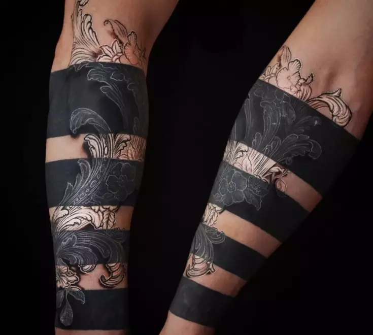 Tattoo na predlaktí (93 fotografií): Náčrty tetovanie na ruke z kefy na lakeť. Malé a veľké tetovanie na vonkajšej strane predlaktia a vnútorných, krásnych nápadov 13976_69