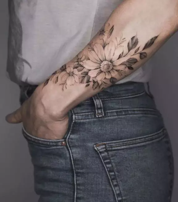 Τατουάζ στο αντιβράχιο (93 φωτογραφίες): Σκίτσα τατουάζ στο χέρι από τη βούρτσα στον αγκώνα. Μικρό και μεγάλο τατουάζ στο εξωτερικό του αντιβραχίου και εσωτερικές, όμορφες ιδέες 13976_91