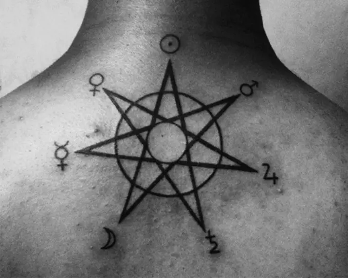 Tattoo cu stele (76 fotografii): Valoarea tatuajelor. Tatuaj pe mâna lui pe încheietura mâinii și pe deget, pe piept și pe alte părți ale corpului printre fete și bărbați. Cinci stele și altele 13977_30