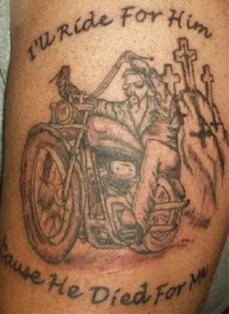Tattoo for motorsyklister: Motorsykkel og andre biker tatoveringer, skisser. Tatovering på hånden på børsten og på andre deler av kroppen for menns syklister 13978_17