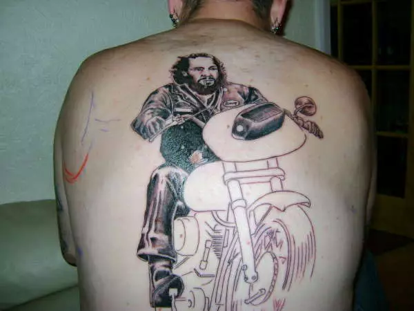 motozikleta eta beste biker tatuajeak, zirriborroak: motoziklisten Tattoo. Tattoo eskua eskuila eta gorputzaren beste zatiak gizon bikers on 13978_23