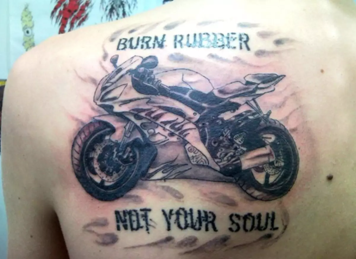 Tatuazh për motoçiklistët: motor dhe tatuazhe të tjera biker, skica. Tatuazh në dorën tuaj në furçë dhe në pjesë të tjera të trupit për bikers meshkuj 13978_36