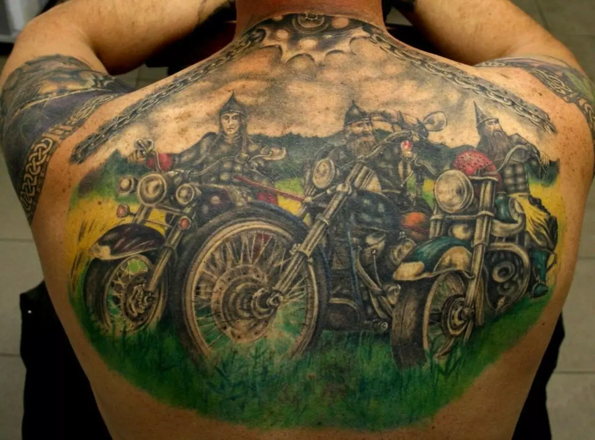 Tattoo for motorsyklister: Motorsykkel og andre biker tatoveringer, skisser. Tatovering på hånden på børsten og på andre deler av kroppen for menns syklister 13978_41
