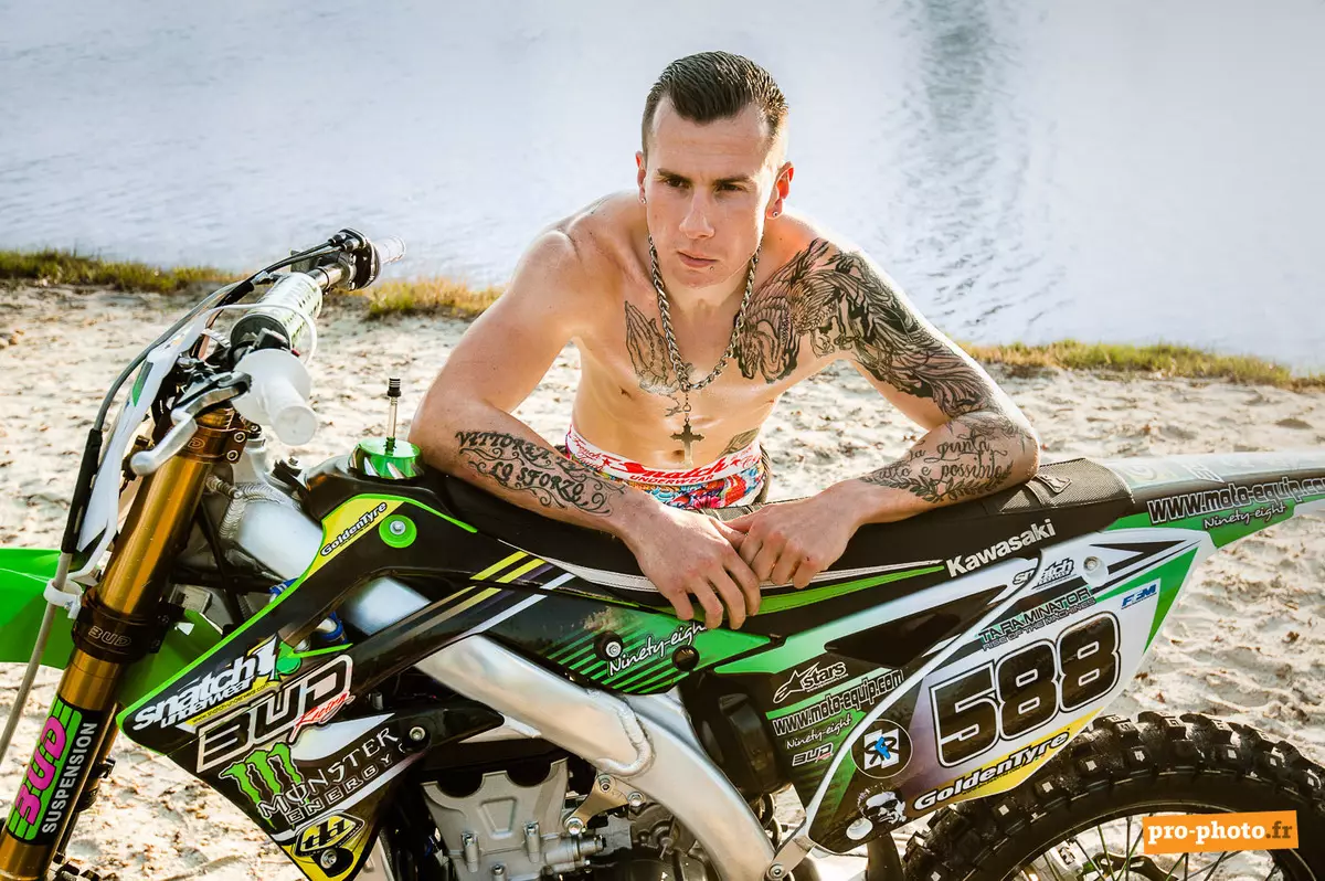 Tattoo für Motorradfahrer: Motorrad und andere Biker Tätowierungen, Skizzen. Tätowierung auf der Hand an der Bürste und an anderen Teilen des Körpers für Männerbiker 13978_5