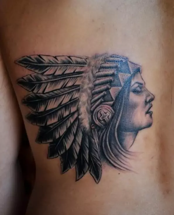 Indėnų tatuiruotės: actekai ir kiti Indijos tatuiruotės, vyrų ir moterų eskizai ir vertybės. Tatuiruotė rankovių ir žavesio pavidalu 13989_15