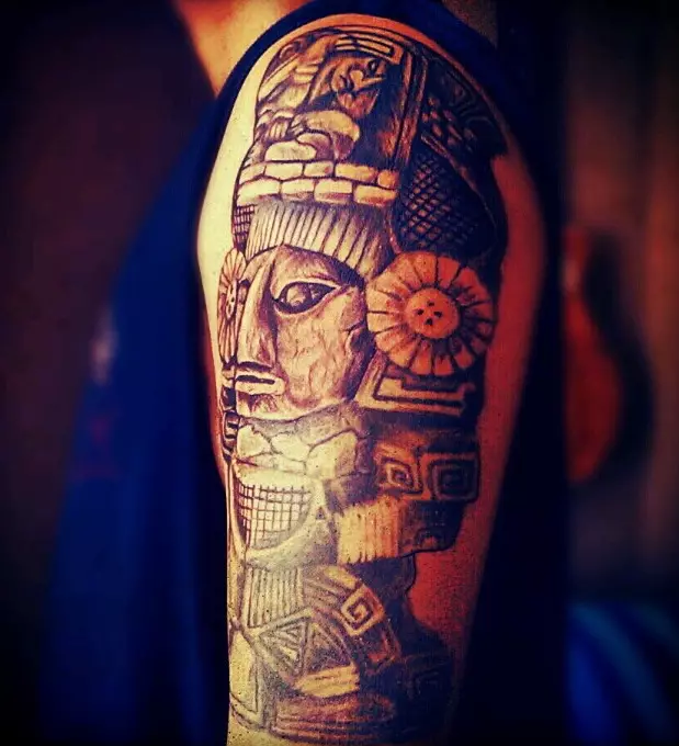 Indėnų tatuiruotės: actekai ir kiti Indijos tatuiruotės, vyrų ir moterų eskizai ir vertybės. Tatuiruotė rankovių ir žavesio pavidalu 13989_45