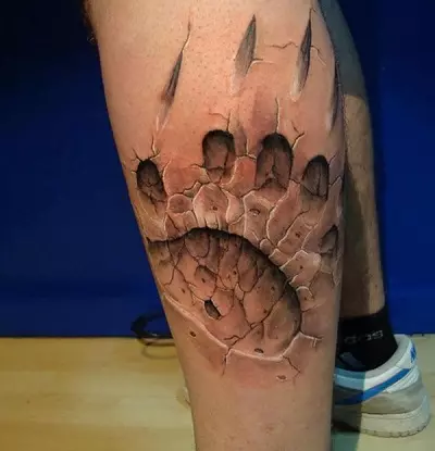 Tatuatge 3D (55 fotos): per a noies i per a homes, esbossos d'aranyes i altres, mànigues a la mà i tatuatge a les cames, a la part posterior i a la cuixa, a l'espatlla i en altres parts del cos 13990_34