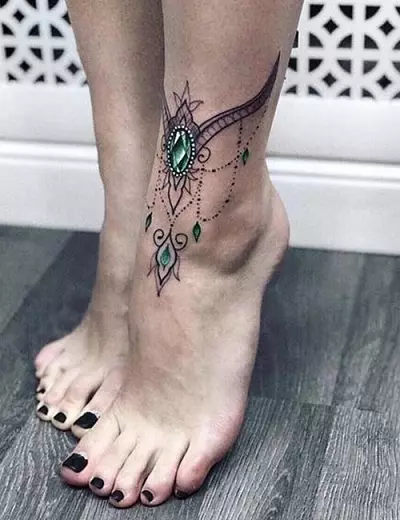 3D Tattoo (55 Foto): Untuk anak perempuan dan untuk pria, sketsa laba-laba dan lainnya, lengan di tangan dan tato di kaki, di belakang dan di paha, di bahu dan di bagian tubuh lainnya 13990_43